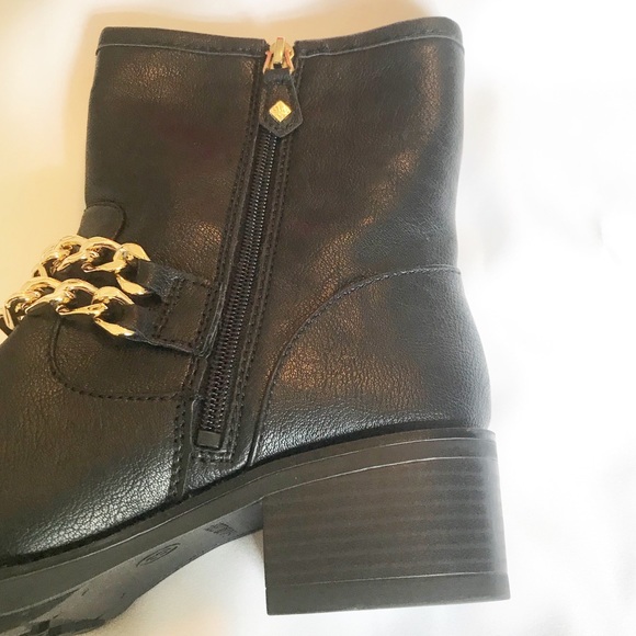 Black boots with gold chains & side zipper - Picture 5 of 8